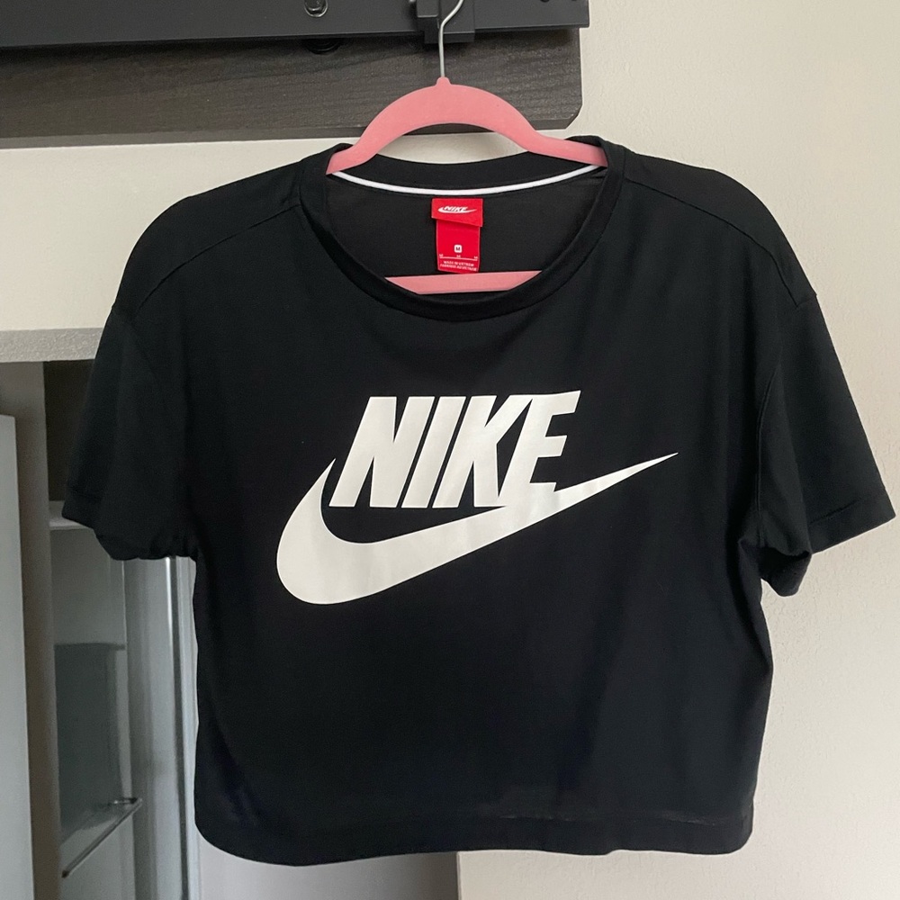 *NWOT* Nike Black Crop Top T-Shirt- Never Worn